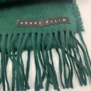 VTG  Perry Ellis Acrylic Scarf  Fringe Holiday Green  15 X 72 Unisex Men Women